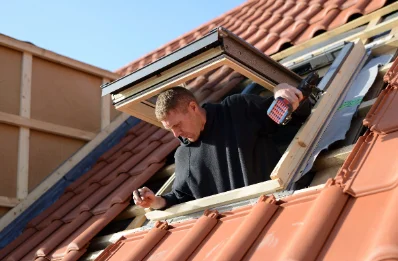 Pose de fenêtres de toit Velux à Mézères